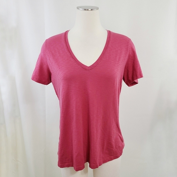 Theory Tops - Theory V-Neck Tee in Slub Cotton dark rose pink berry red size medium